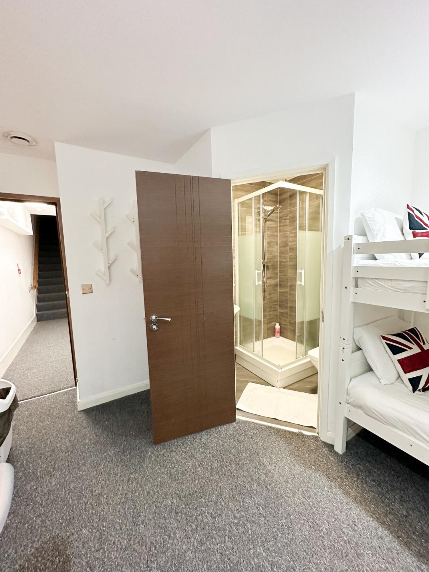 205 Earls Court Rooms Лондон Экстерьер фото